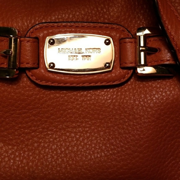 Michael Kors Crossbody Wallet Set - Picture 5 of 8